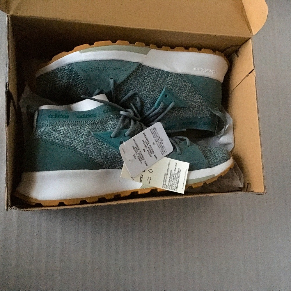 NWT Women’s Adidas Cloudfoam Quesa Running Shoes Style B96513 Size 9 Green